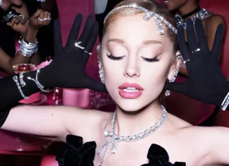 Esce oggi la capsule Ariana Grande x Swarovski: una collab scintillante (ma niente spoiler)