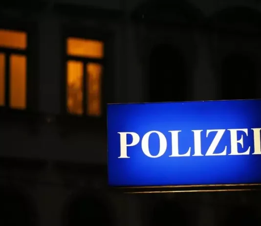 Arrestato un uomo che ha aggredito la folla in un parco ad Aschaffenburg: morti un uomo e un bambino