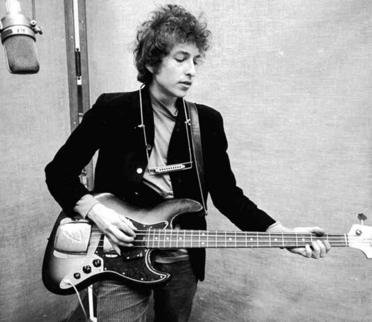 “Mr Tambourine Man”, venduto all’asta la prima bozza del testo di Bob Dylan Mr Tambourine Man, all'asta la prima bozza del testo del brano di Bob Dylan