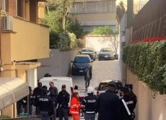Uomo precipita nel vano ascensore di una clinica ai Parioli, è grave