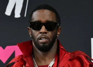 Diddy, un ex assistente confessa: “Forzato ad avere un rapporto sessuale con una donna per mostrare fedeltà a Combs” Diddy la confessione di un'ex assistente