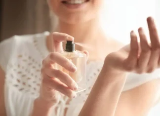 Perché la Gen Z preferisce l’acqua profumata al profumo?