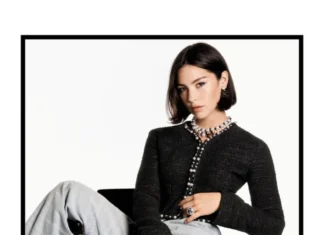 La nuova campagna Primavera/Estate 2025 di Chanel è all’insegna delle artiste: Sofia Coppola fotografa la nuova ambassador Gracie Abrams