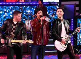 I Jonas Brothers saranno protagonisti di una commedia natalizia per Disney Jonas Brothers annunciano l'arrivo di un nuovo singolo