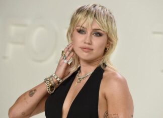 Miley Cyrus riflette sul passato con Pamela Anderson: “Non cambierei nulla, orgogliosa di ogni fase della mia vita” Miley Cyrus riflette sul passato con Pamela Anderson