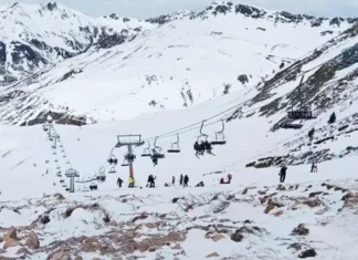 Incidente nella stazione sciistica di Astun, una seggiovia è caduta da 15 metri: 30 i feriti