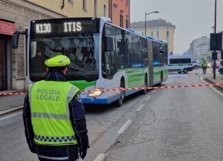 Muore a 15 anni una studentessa di Cremona investita da un bus, per il 118 morta sul colpo