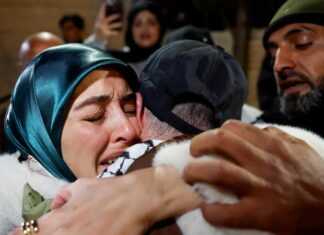 Hamas ha riconsegnato a Israele i corpi dei 4 ostaggi deceduti, liberati prigionieri palestinesi