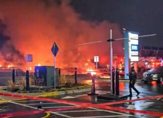 Un aereo Medevac, con 6 persone a bordo, si schianta in un quartiere a nord-est di Philadelphia