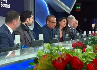 Conferenza Stampa Sanremo 2025 venerdì 14 febbraio, Conti: “Questa sera arriva Roberto Benigni e farà un annuncio”