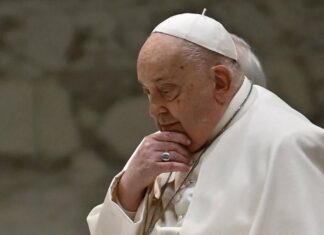Papa Francesco si aggrava: “È polmonite bilaterale, quadro più complesso”