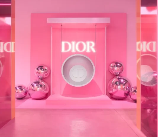 Londra si tinge di rosa: l’evento esclusivo di Dior Beauty illumina Piccadilly Circus