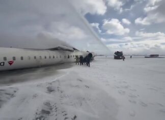Aereo Delta si capovolge a Toronto, sale a 18 il bilancio dei feriti