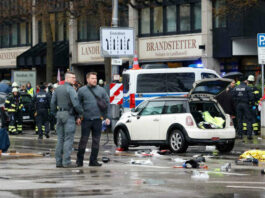 Auto investe 30 persone in una manifestazione a Monaco