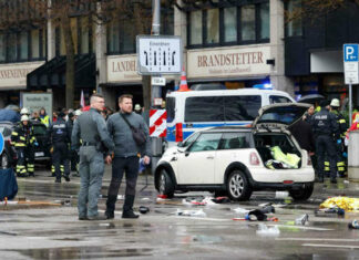 Auto investe 30 persone in una manifestazione a Monaco