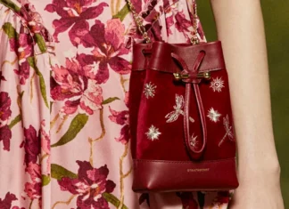 Cinq à Sept e Strathberry lanciano la nuova collab inspo western