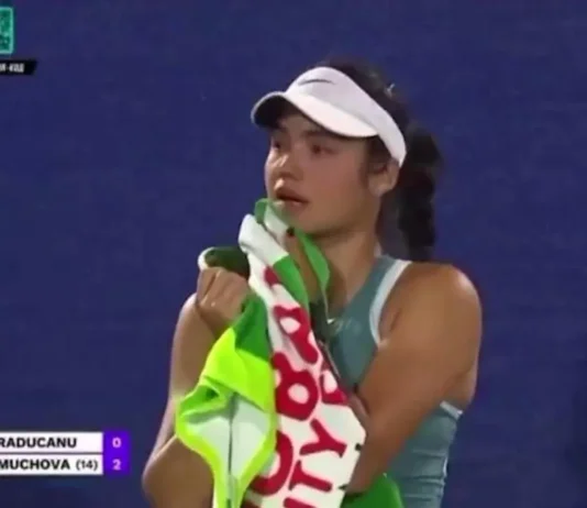 La tennista Emma Raducanu riconosce il suo stalker tra gli spalti e blocca l’incontro