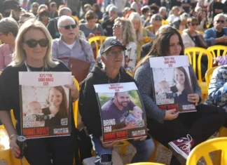 I piccoli Bibas uccisi da Hamas e il terzo corpo non è la madre, le “verità” dopo l’autopsia secondo Israele