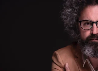 Simone Cristicchi pronto a commuovere con “Quando sarai piccola”: il testo del brano in gara a Sanremo 2025