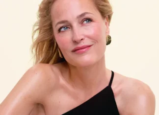 Gillian Anderson è la nuova ambasciatrice globale di L’Oréal Paris