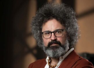 Simone Cristicchi vince il “Premio Lunezia Sanremo 2025” Simone Cristicchi vince il Premio Lunezia Sanremo 2025