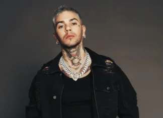 Emis Killa presenta il nuovo singolo “Demoni” e annuncia un live speciale a fine estate Emis Killa lancia oggi il singolo Demoni con il quale avrebbe dovuto partecipare al Festival di Sanremo