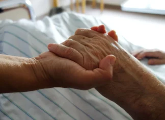 Per la prima volta in Italia la Toscana vara una legge sul suicidio assistito: era una proposta dell’Associazione Coscioni