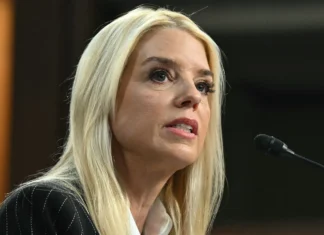 Trump licenzia la procuratrice generale Pam Bondi, al suo posto Todd Blanche (ex avvocato del Presidente)