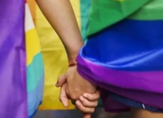 Arrestati genitori a Ercolano per sequestro di persona: la figlia non accettata a causa dell’orientamento sessuale