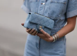 Le blueberry milk nails potrebbero essere l’ultimo trend della primavera (ma anche dell’estate)