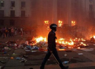 Odessa è in fiamme, dopo il massiccio attacco di droni russi