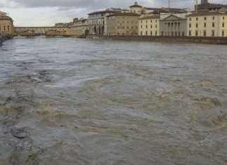Arno in piena, esonda il torrente Rimaggio. Musumeci sta firmando mobilitazione nazionale