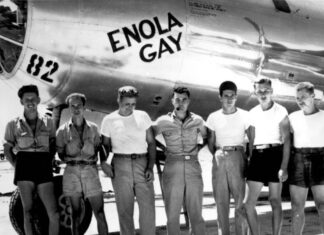 Il Pentagono censura le immagini del bombardiere Enola Gay: il nome richiamerebbe l’omosessualità