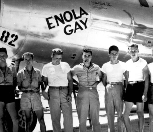Il Pentagono censura le immagini del bombardiere Enola Gay: il nome richiamerebbe l’omosessualità