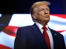 Trump dichiara l’inglese lingua ufficiale degli Stati Uniti: l’ordine esecutivo che “scavalca” la Dichiarazione d’Indipendenza