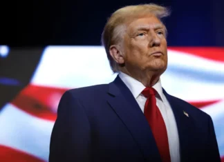 La risposta di Pechino ai dazi di Trump, da oggi il record al 104%: “Guerra fino alla fine”