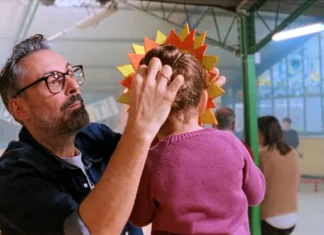 «Perché hai cambiato l’architettura e le proporzioni del mio cuore»: la Festa del Papà e le canzoni dei padri per i figli