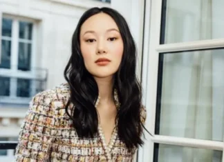 Yerin Ha debutta alla Paris Fashion Week con Chanel (pronta a conquistare Bridgerton)