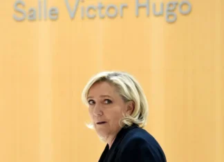 Marine Le Pen giudicata colpevole di appropriazione indebita di fondi pubblici: rischia il carcere e l’ineleggibilità