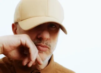 Neffa non le manda a dire ai giovani trapper e alla musica pop: «Se in otto fanno una canzone, il ragazzino che cerca consensi sarà il nono»