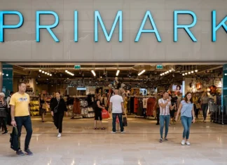 L’amministratore delegato di Primark si è dimesso dopo aver avuto comportamenti inappropriati verso una dipendente