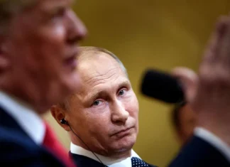 Trump domani parlerà con Putin: “Parleremo di terre. Parleremo di centrali elettriche”