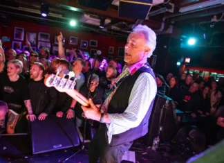 I Sex Pistols suonano al 100 Club, dove avevano debuttato negli anni Settanta