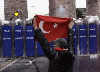 Il governo della Turchia sta bloccando i media per evitare che si parli delle proteste