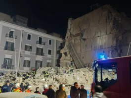 La donna dispersa dopo il crollo di una palazzina a Bari è stata estratta viva dalle macerie