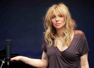 Courtney Love ha cantato a sorpresa “Like A Rolling Stone” di Bob Dylan Courtney Love ha cantato una cover di Bob Dylan