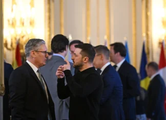 Starmer sintetizza così l’esito del vertice dei 18 leader: «Siamo a un bivio nella storia»