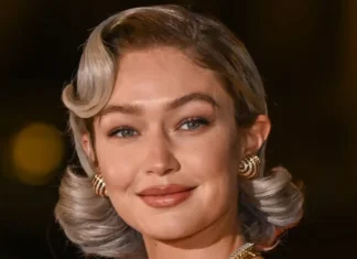 Che cos’è il silver tequila bob che ha indossato Gigi Hadid alla Paris Fashion Week
