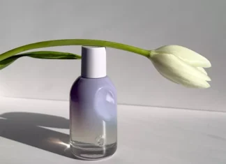 Glossier lancia il suo nuovo profumo You Fleur (e i social sono già impazziti)