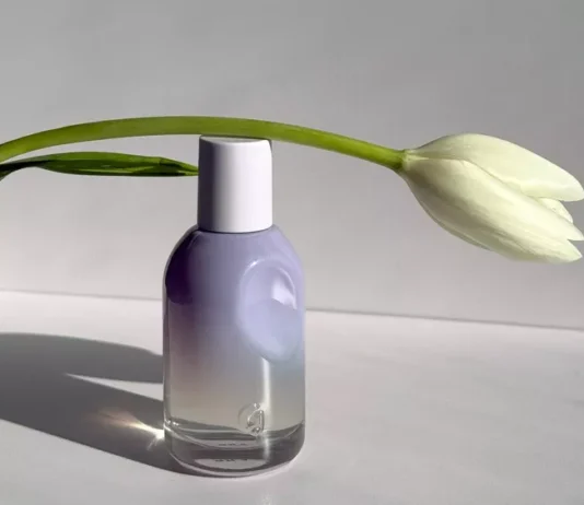 Glossier lancia il suo nuovo profumo You Fleur (e i social sono già impazziti)